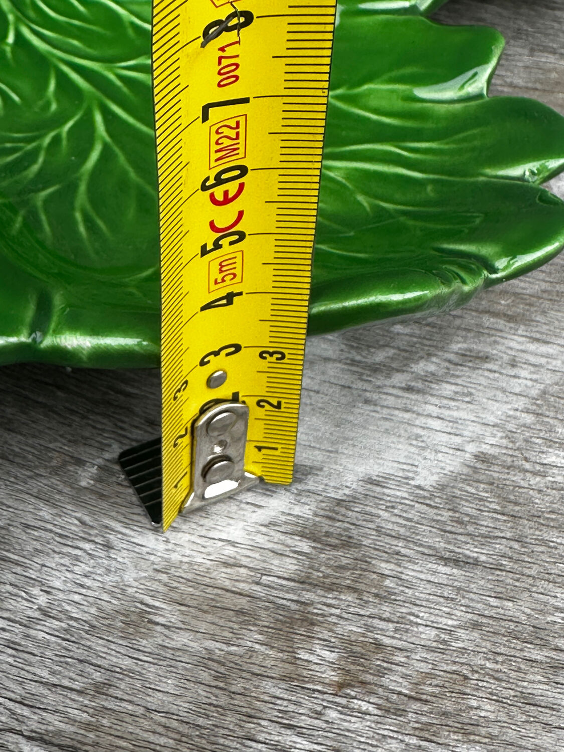 Green Ceramic Hors d'Oeuvres Dish in Leaf Shape, Art Deco Period