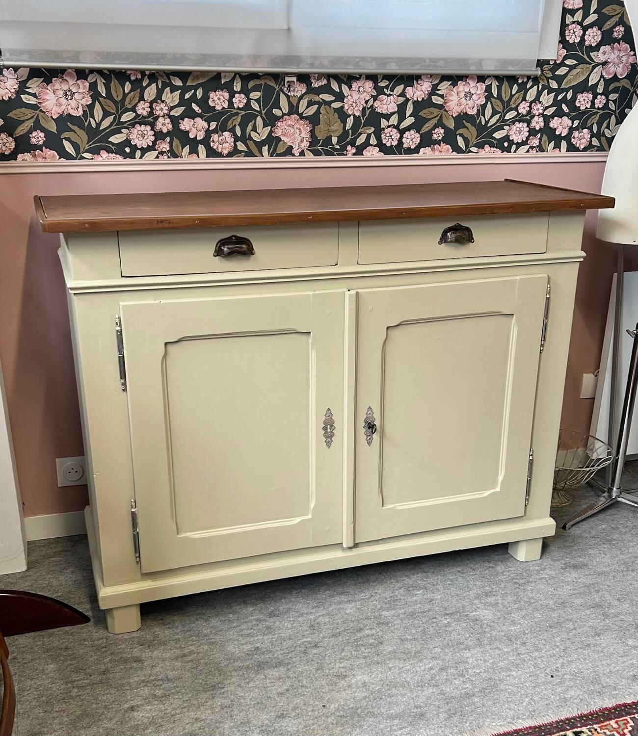 Chic country-style buffet with 2 doors