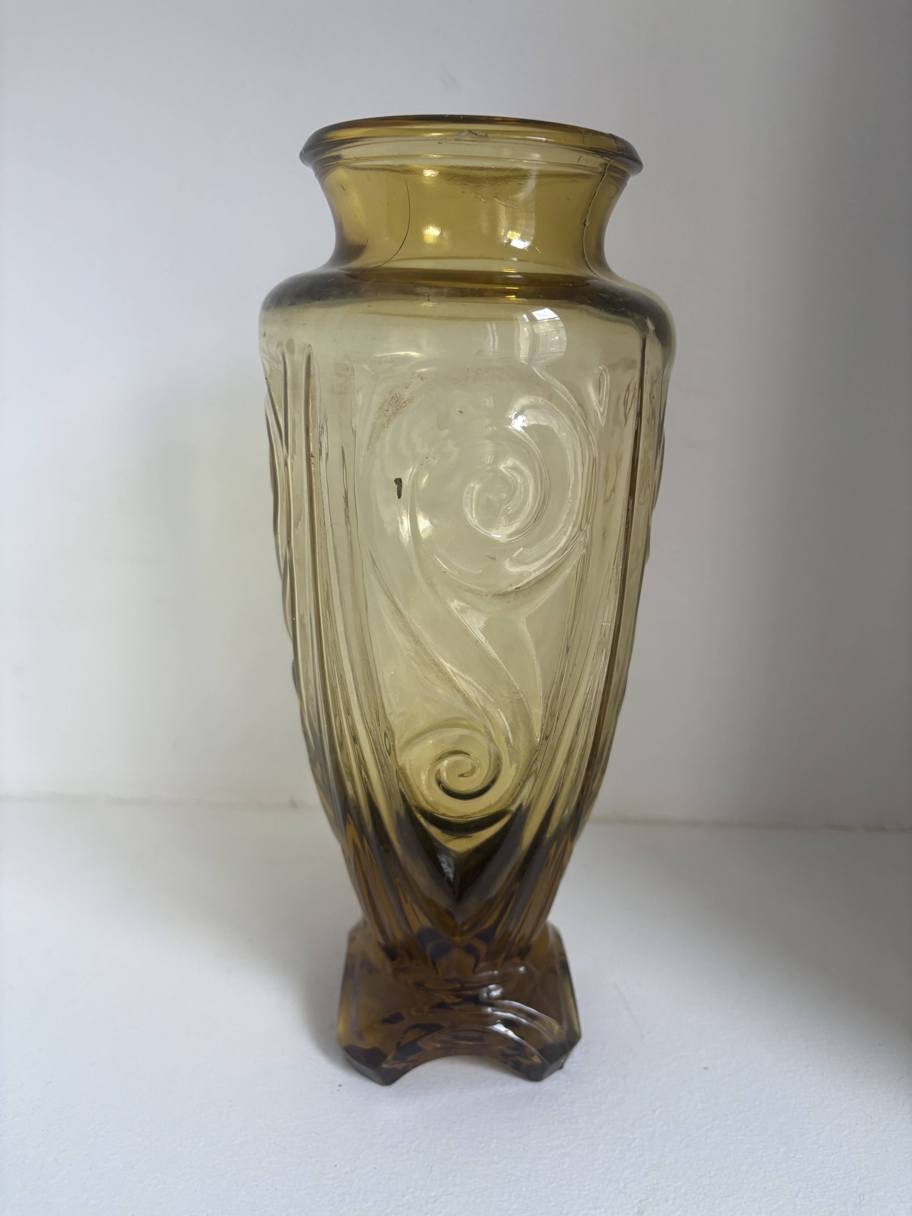 Set of 19 decorative items