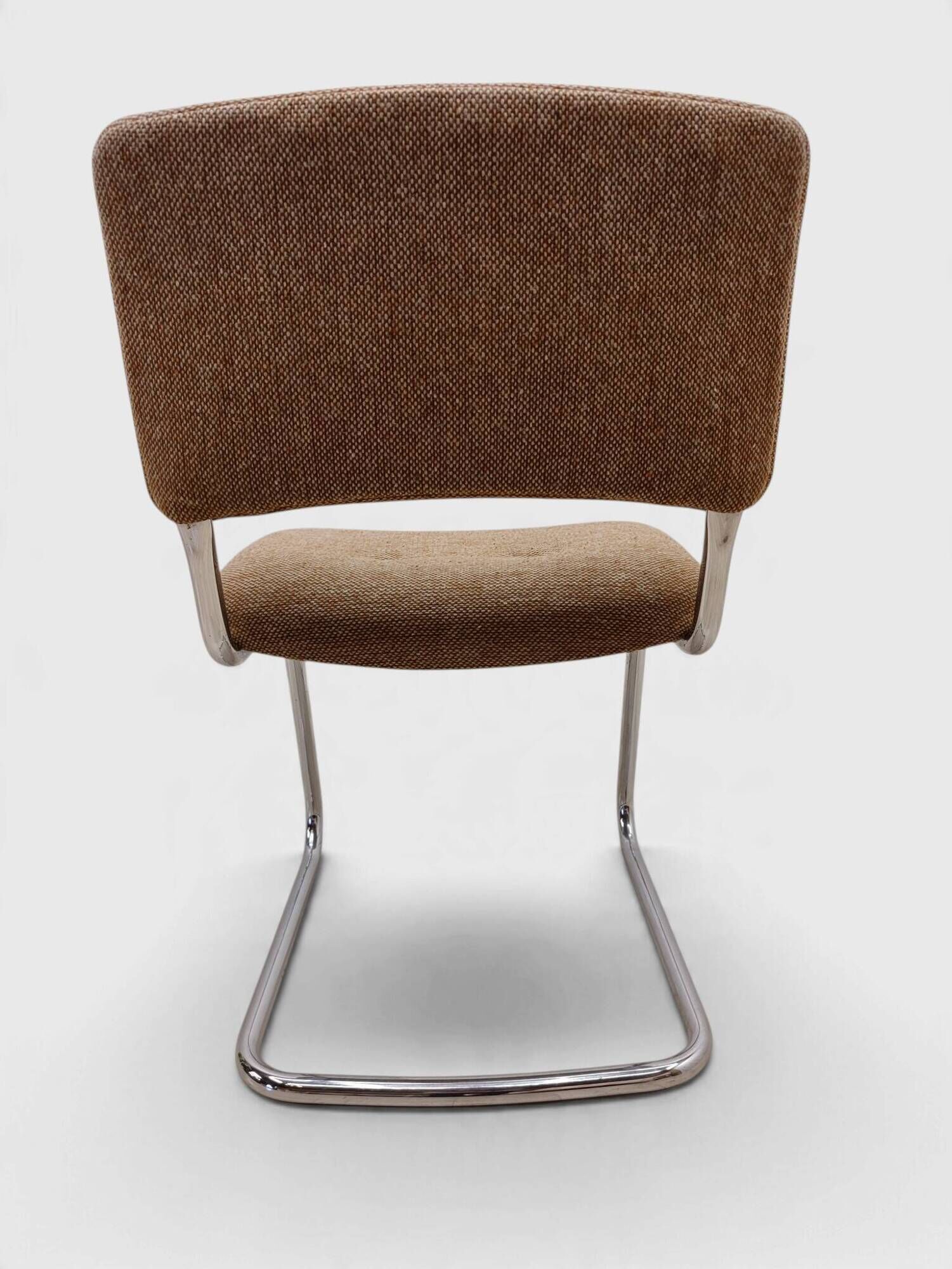 Série de 4 chaises cantilever – Années 80