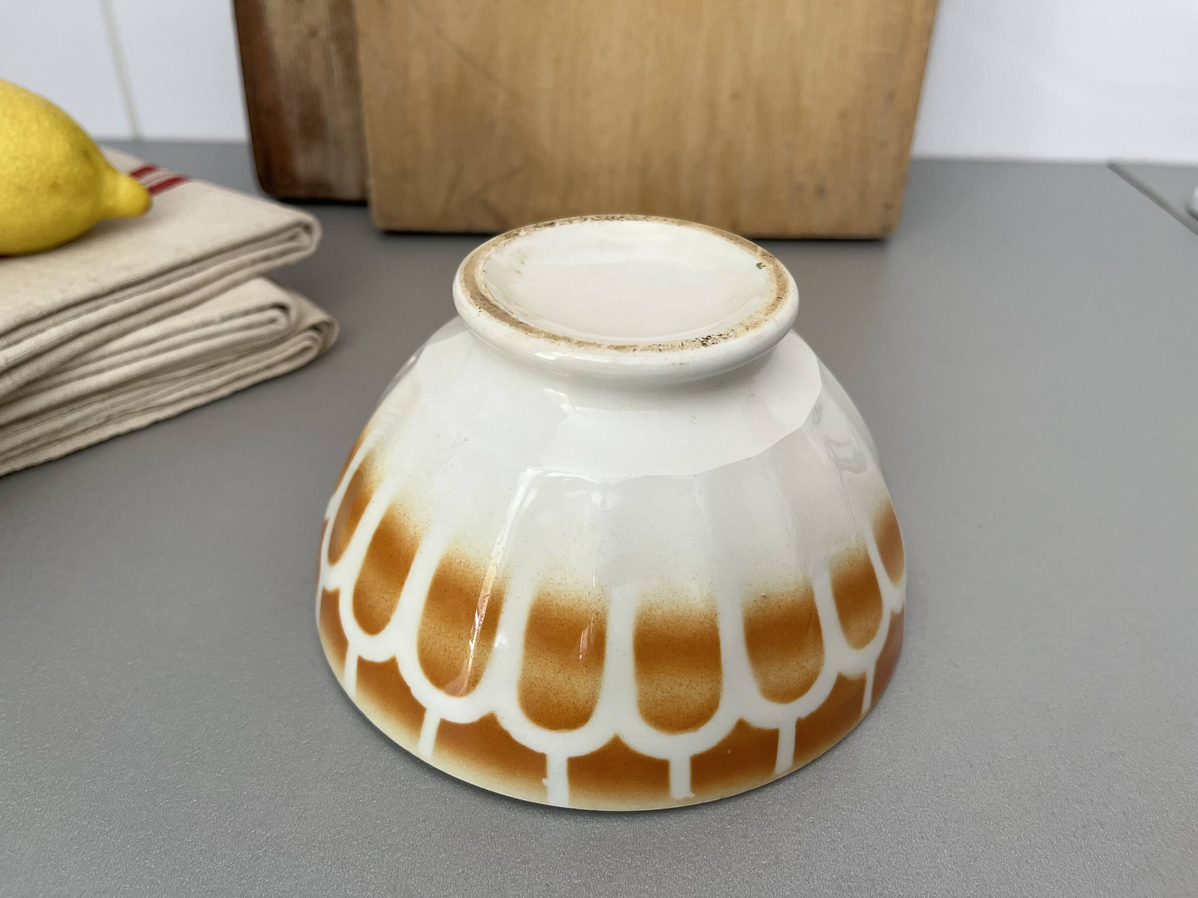 Faience faceted bowl