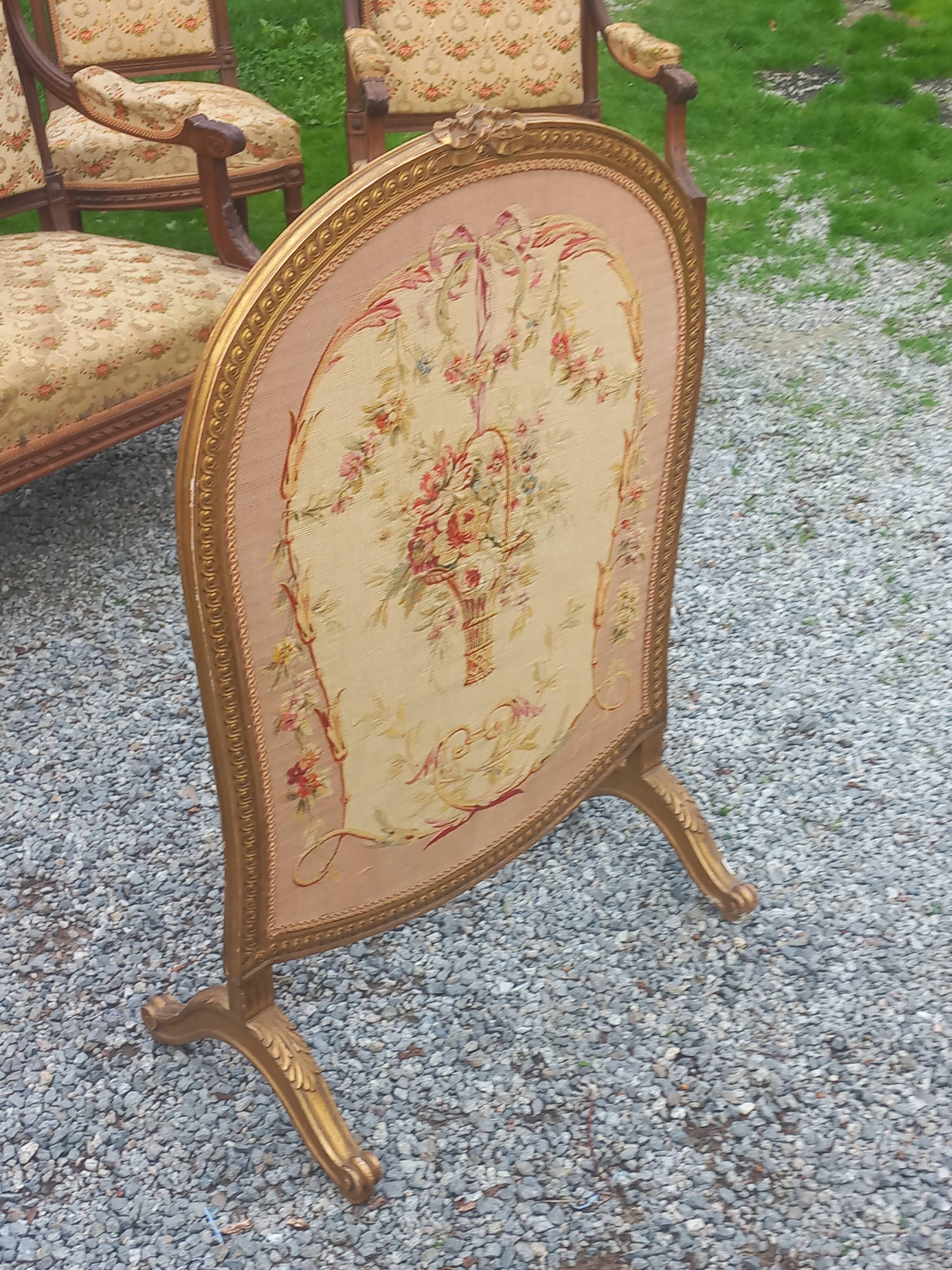 Golden wooden fireplace screen and Aubusson tapestry, 19th century.