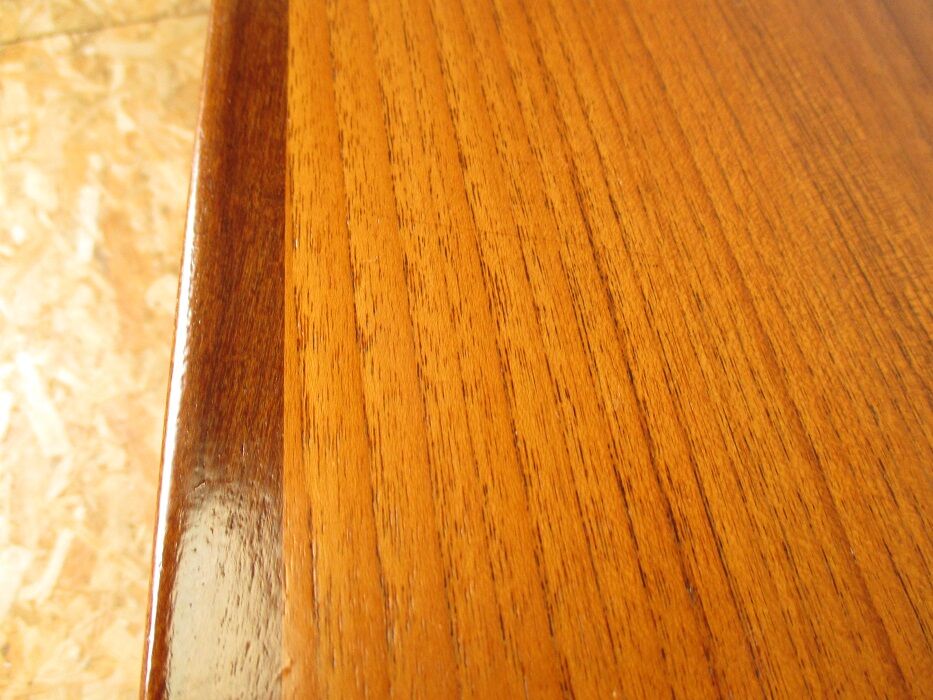 Long coffee table in teak