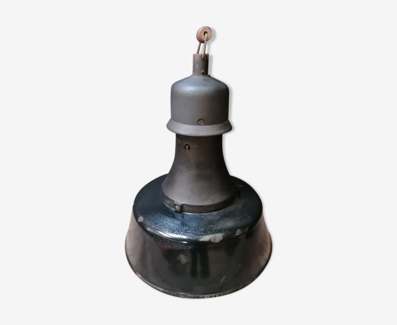Suspension industrielle en métal émaillé style vintage Bauhaus, 1930.