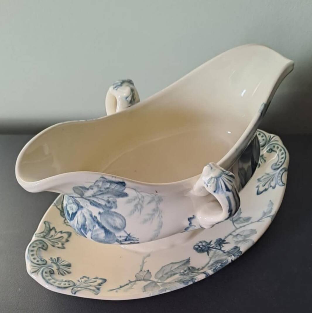 Creil Montereau iron clay sauce boat