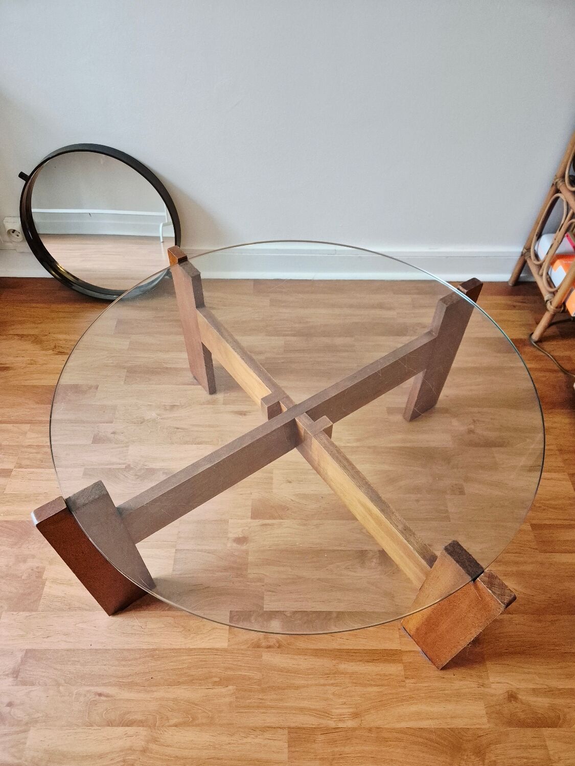 Wooden round table with glass top - Vintage