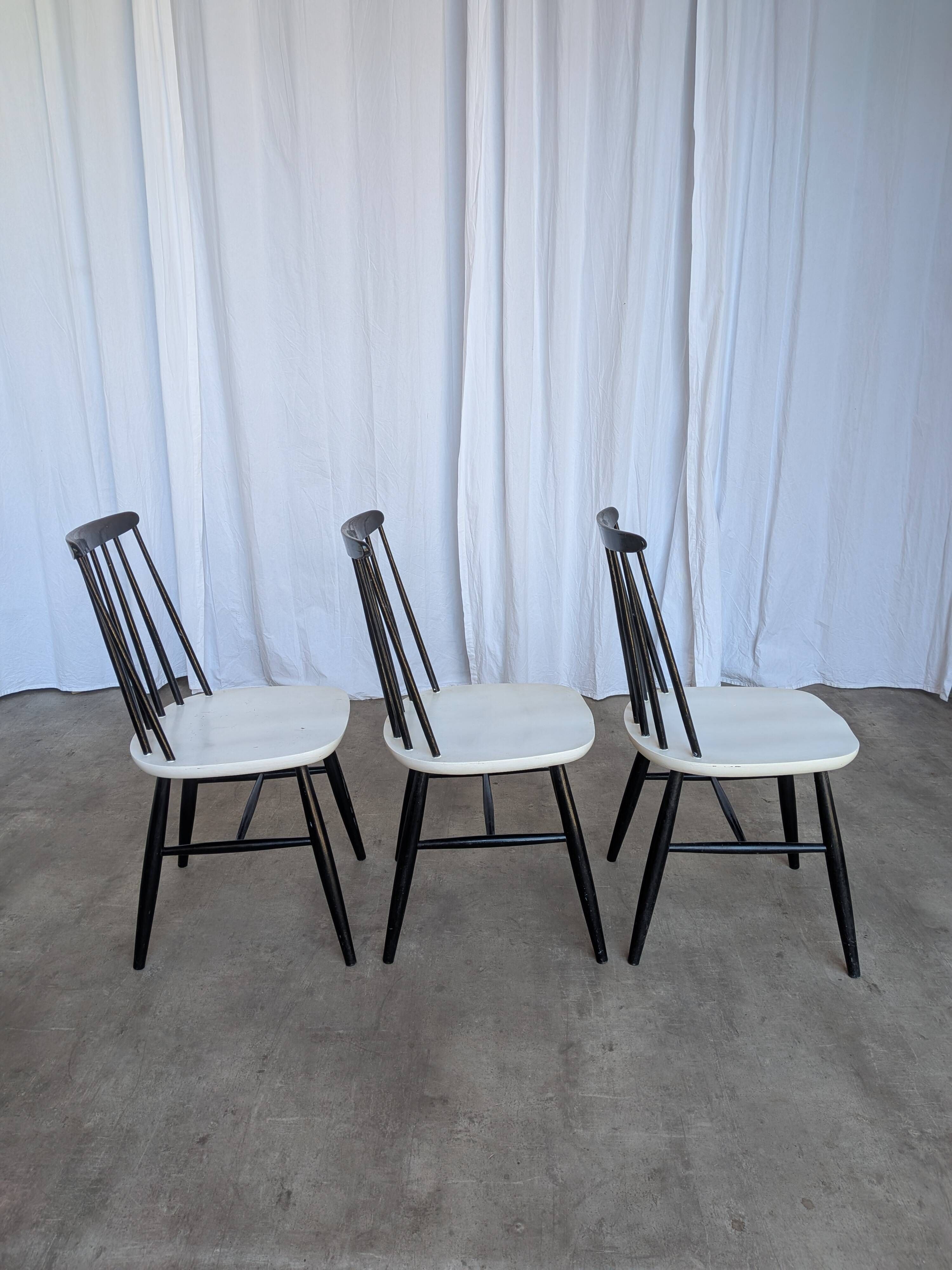 Ensemble de 3 chaises de salle à manger vintage noir et blanc, style Ilmari Tapiovaara, scandinave.