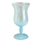 Vase en opaline bleu ciel