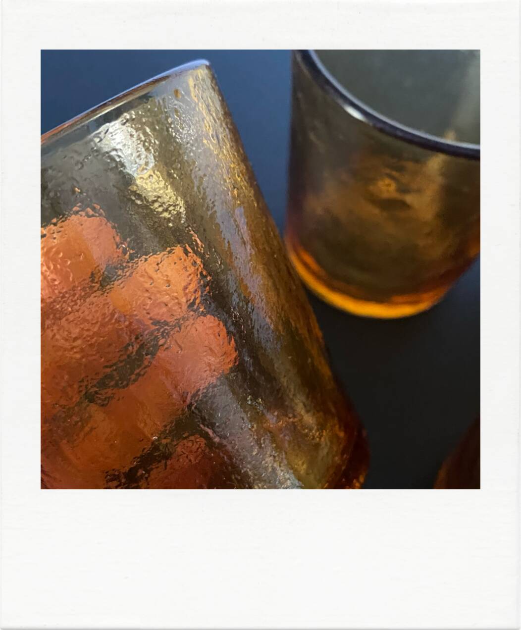 4 verres en verre ambré, années 70