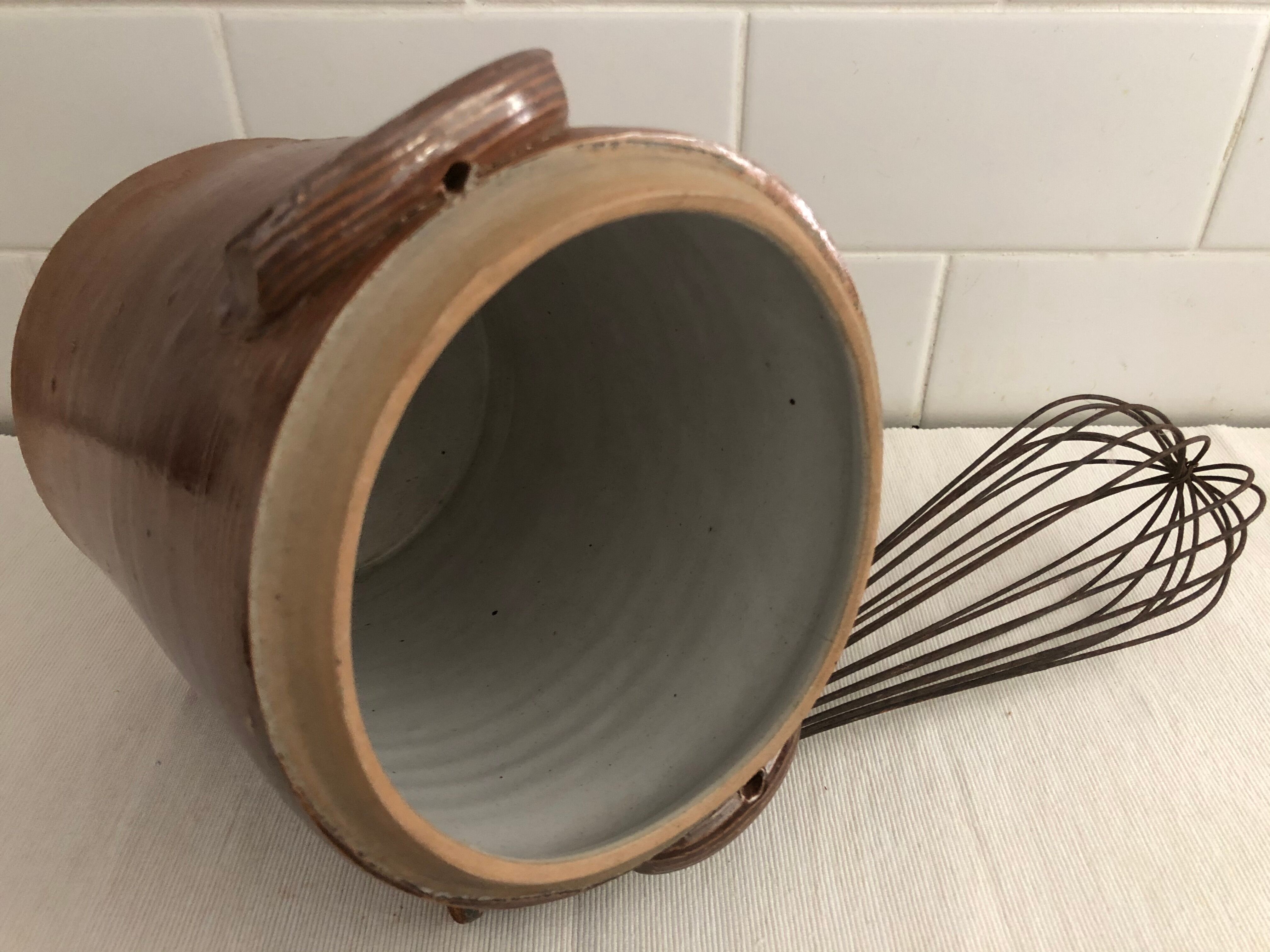 Vernified sandstone pot, country kitchen