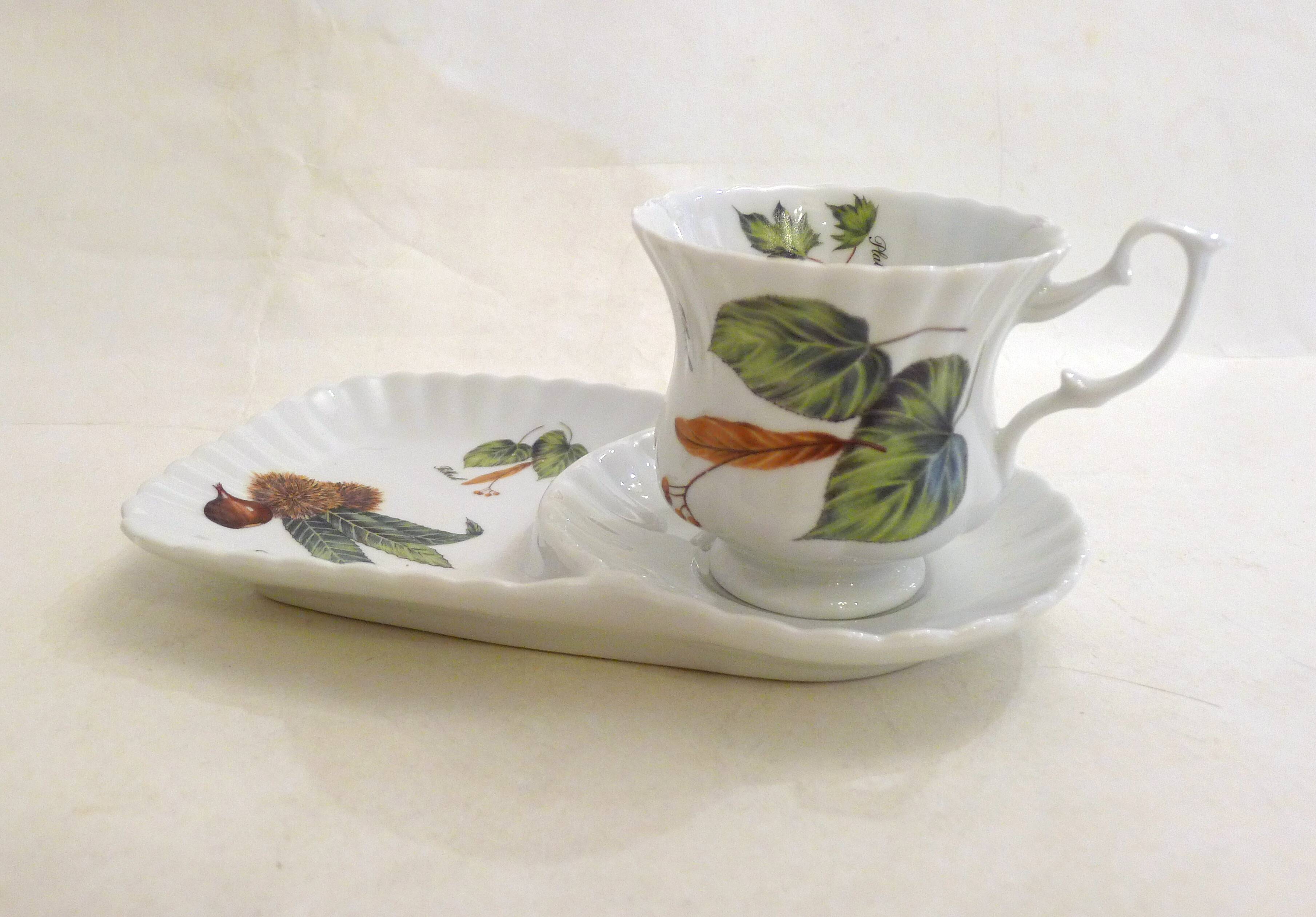 Tea cup, solitary service, naturalistic decoration, in Limoges porcelain.