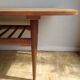 Table basse en bois blond des années 1960