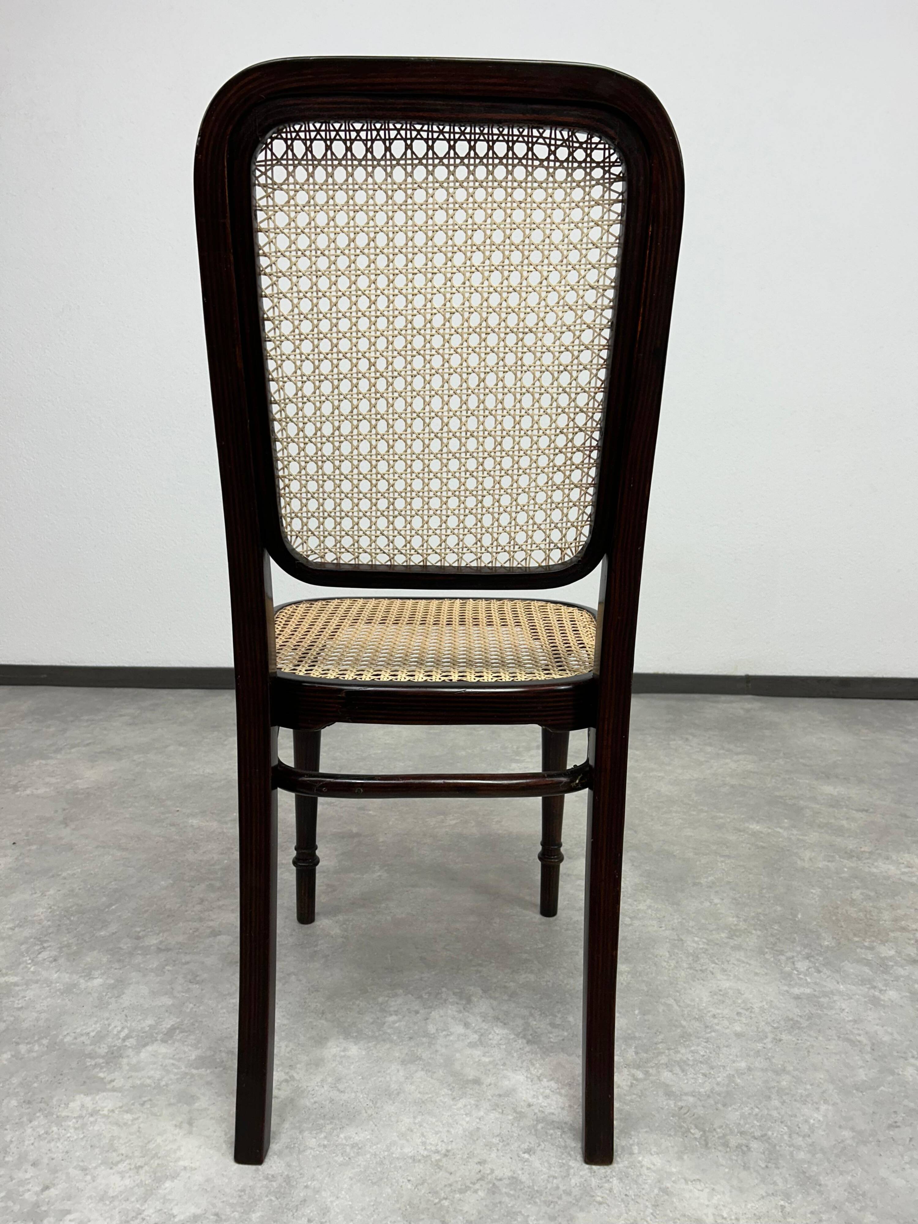 Set of 4 bentwood dining chairs by Thonet.