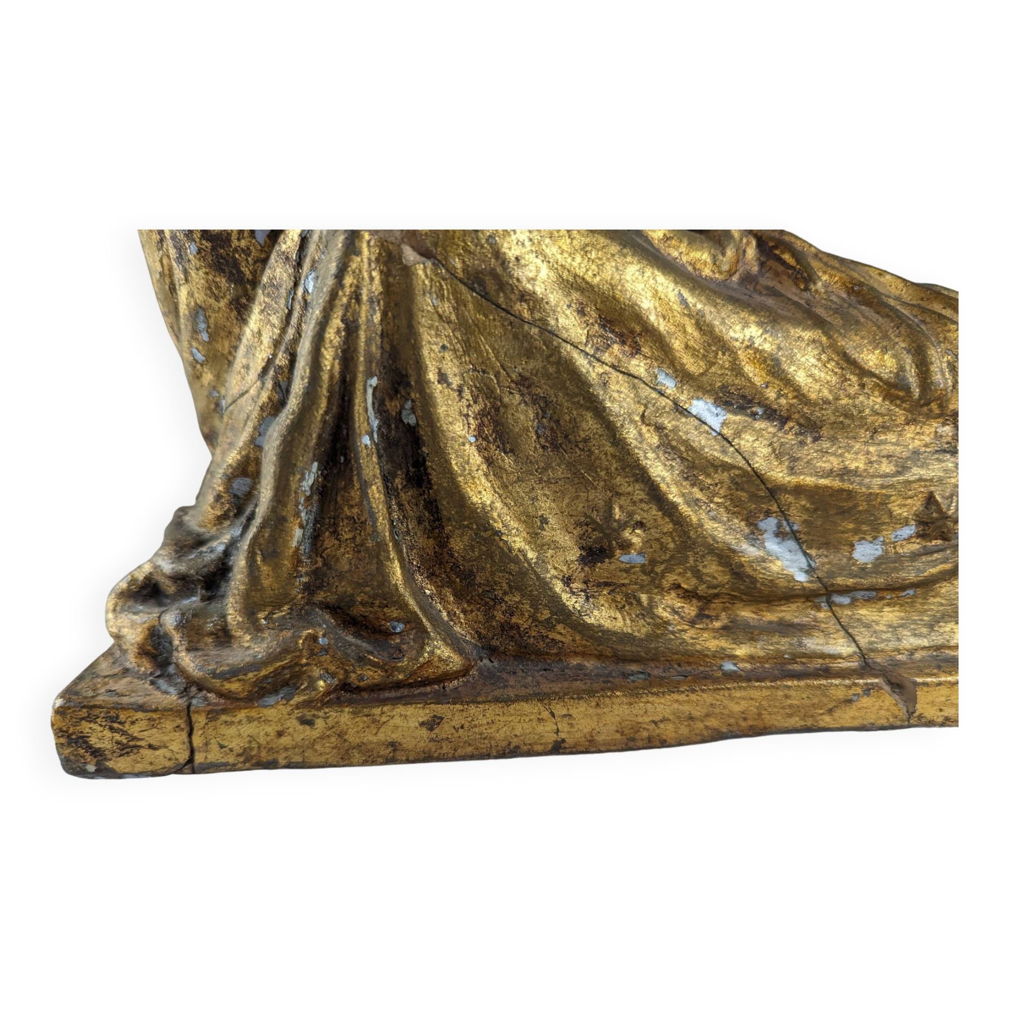 Queen and Angels sculpture in golden terracotta