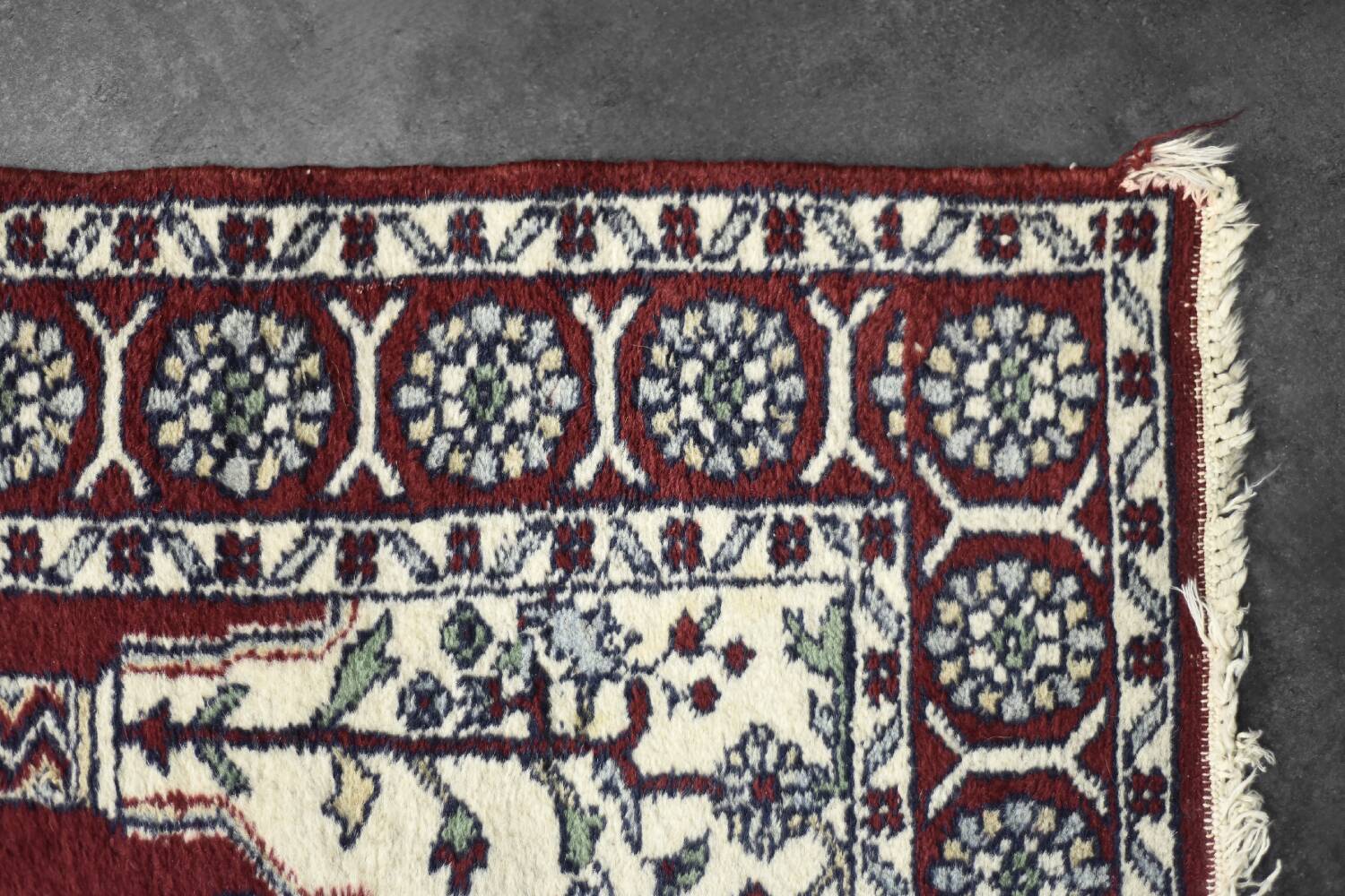 Vintage Hand-Woven Oriental Pakistani Mihrab Prayer Rug, 1960s