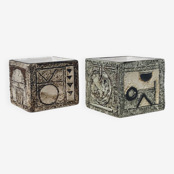 Pair of Troika Cornwall English ceramic cube vases by Linda Hazel and Avril Bennet, 1970