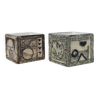 Pair of Troika Cornwall English ceramic cube vases by Linda Hazel and Avril Bennet, 1970