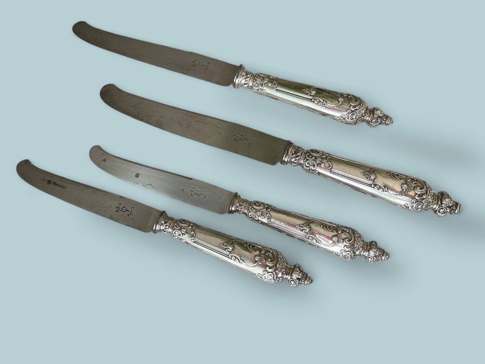 Ménagère 24 couteaux et couverts de service argent Minerve chérubin
