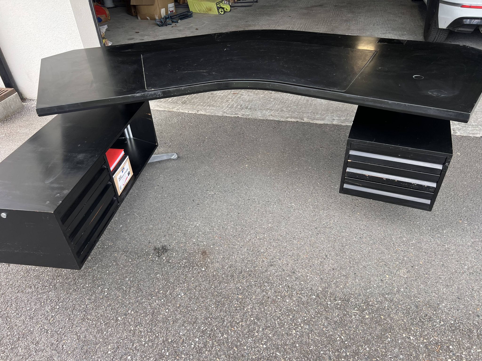 Boomerang Black Executive Desk assigned to Osvaldo Borsani for Tecno,