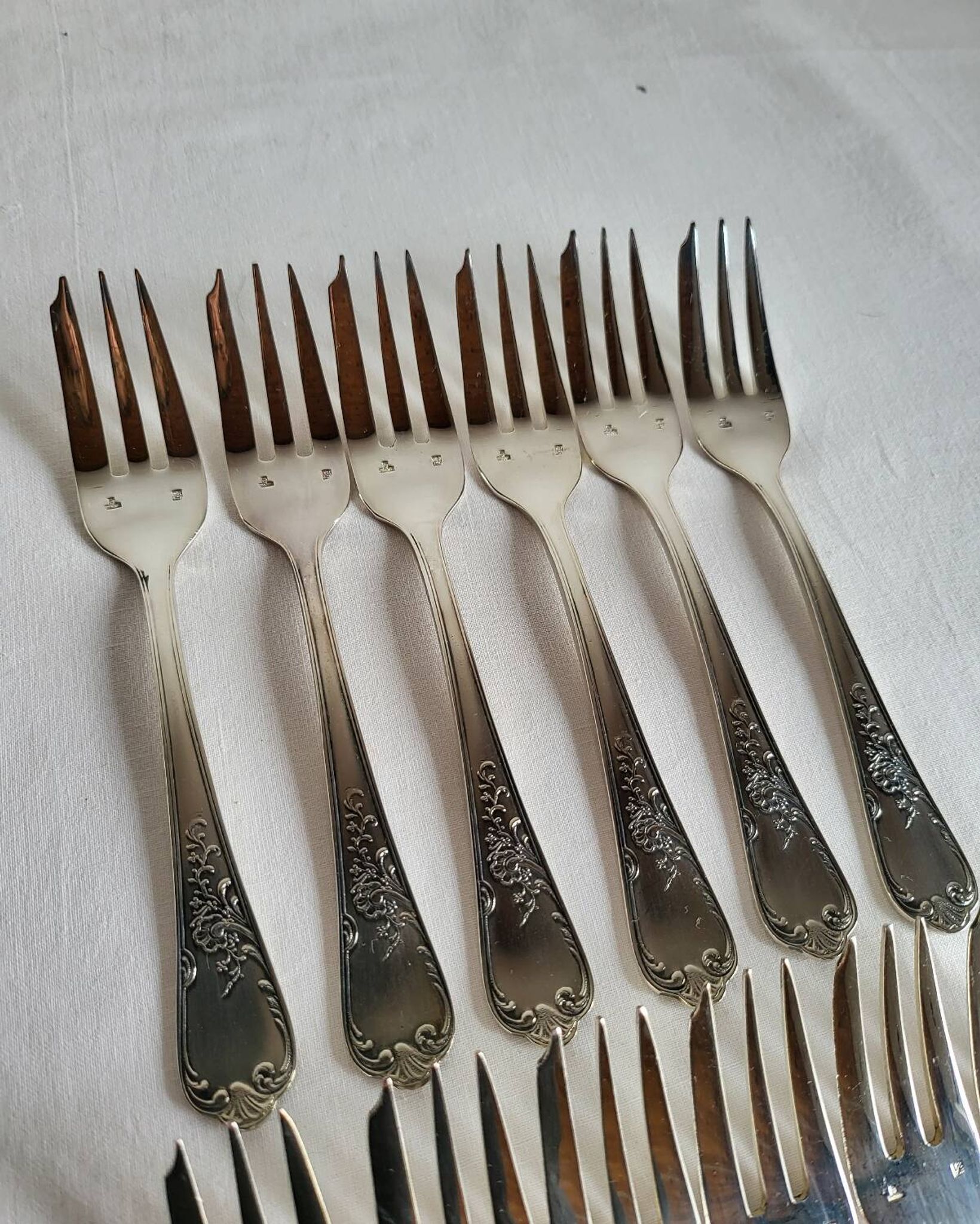 12 silver-plated dessert forks Guildar