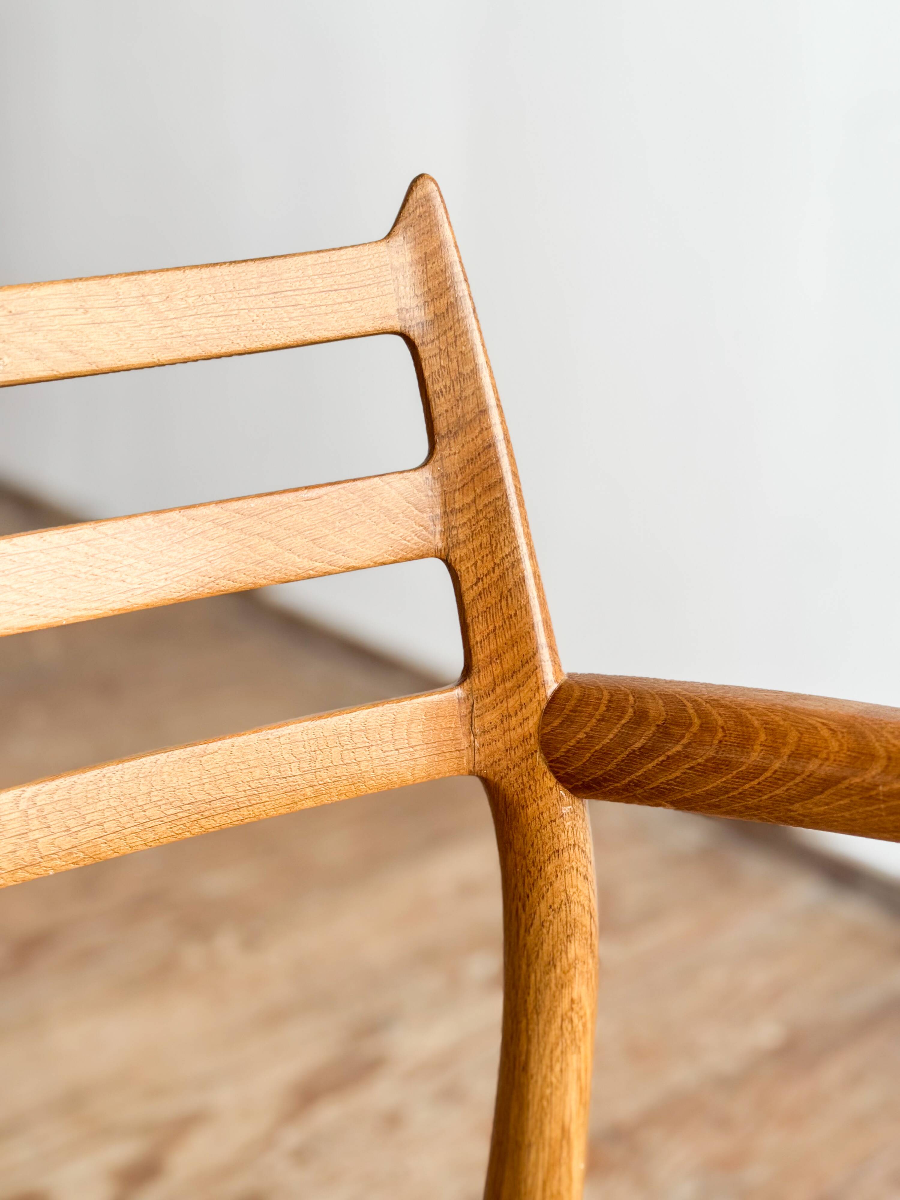 Fauteuil rare modèle 62 par Niels O. Møller en chêne, Danemark