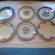 Assortiment de 18 assiettes anciennes bleues