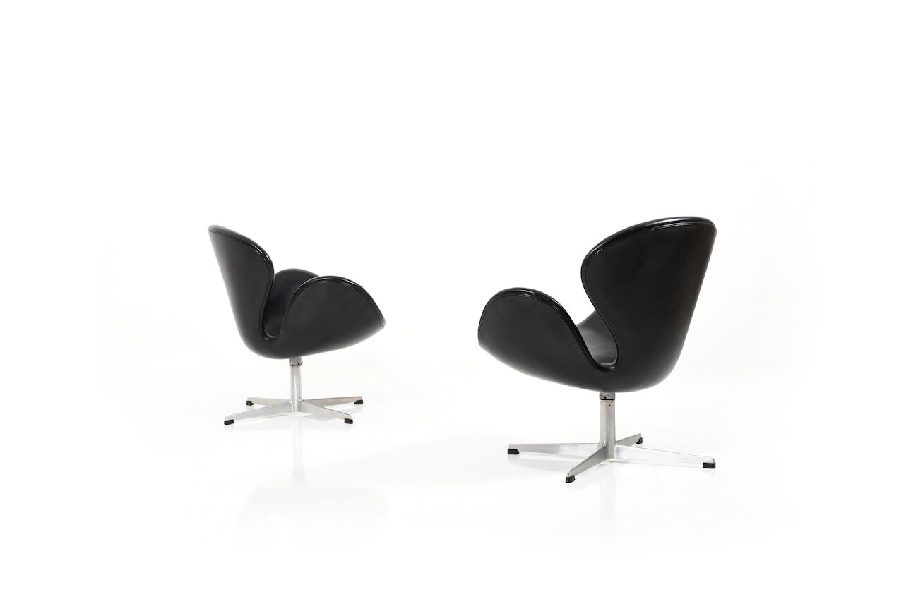 Pair of old Swan armchairs by Arne Jacobsen for Fritz Hansen 1963