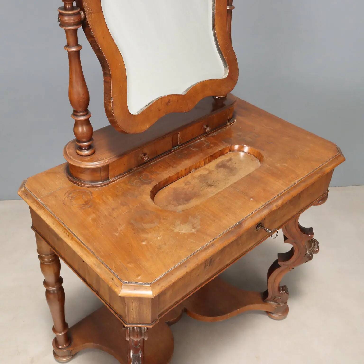 Antique walnut dressing table with mirror and drawer, Italy, 19th century.