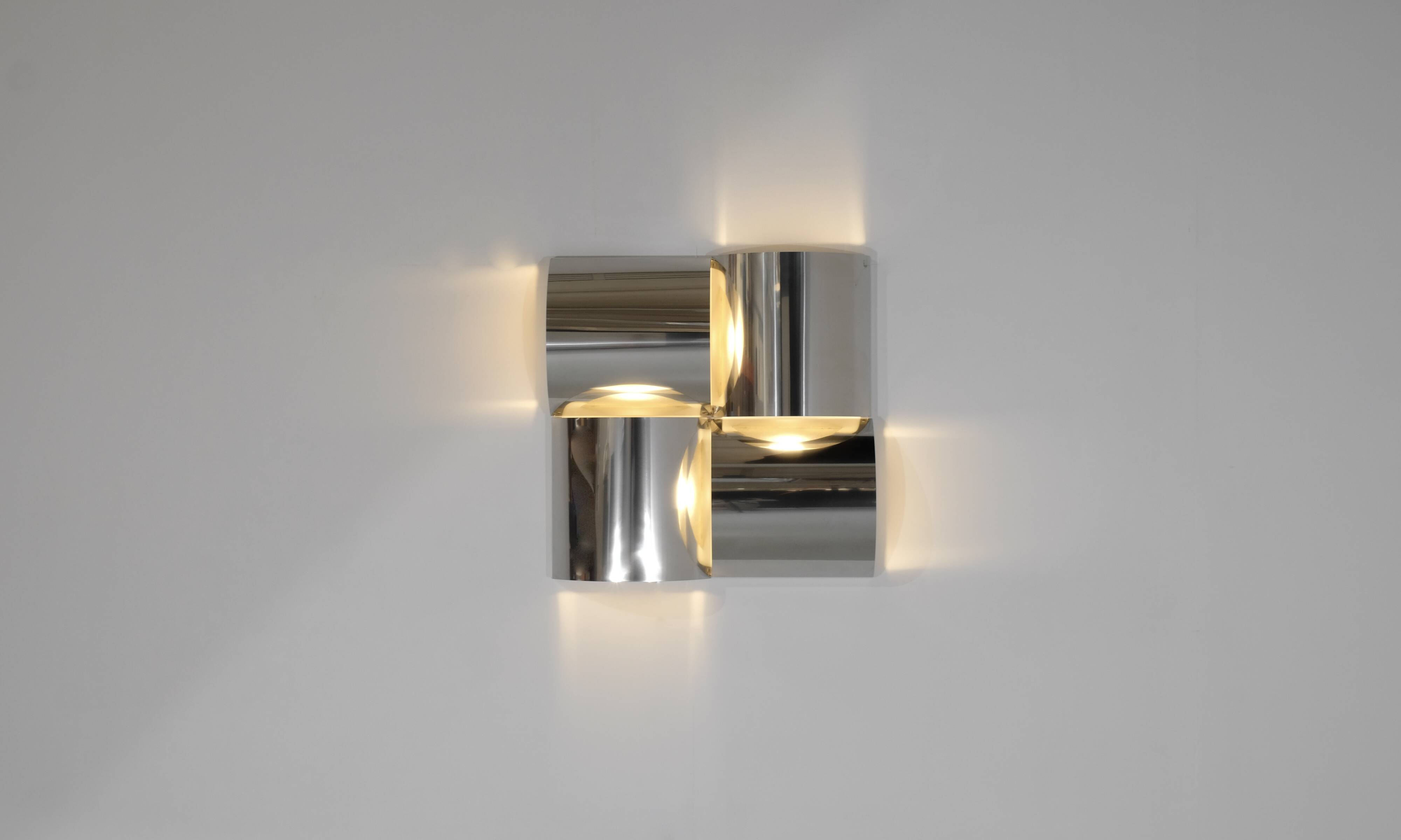 Contemporary wall light in stainless steel and metal.