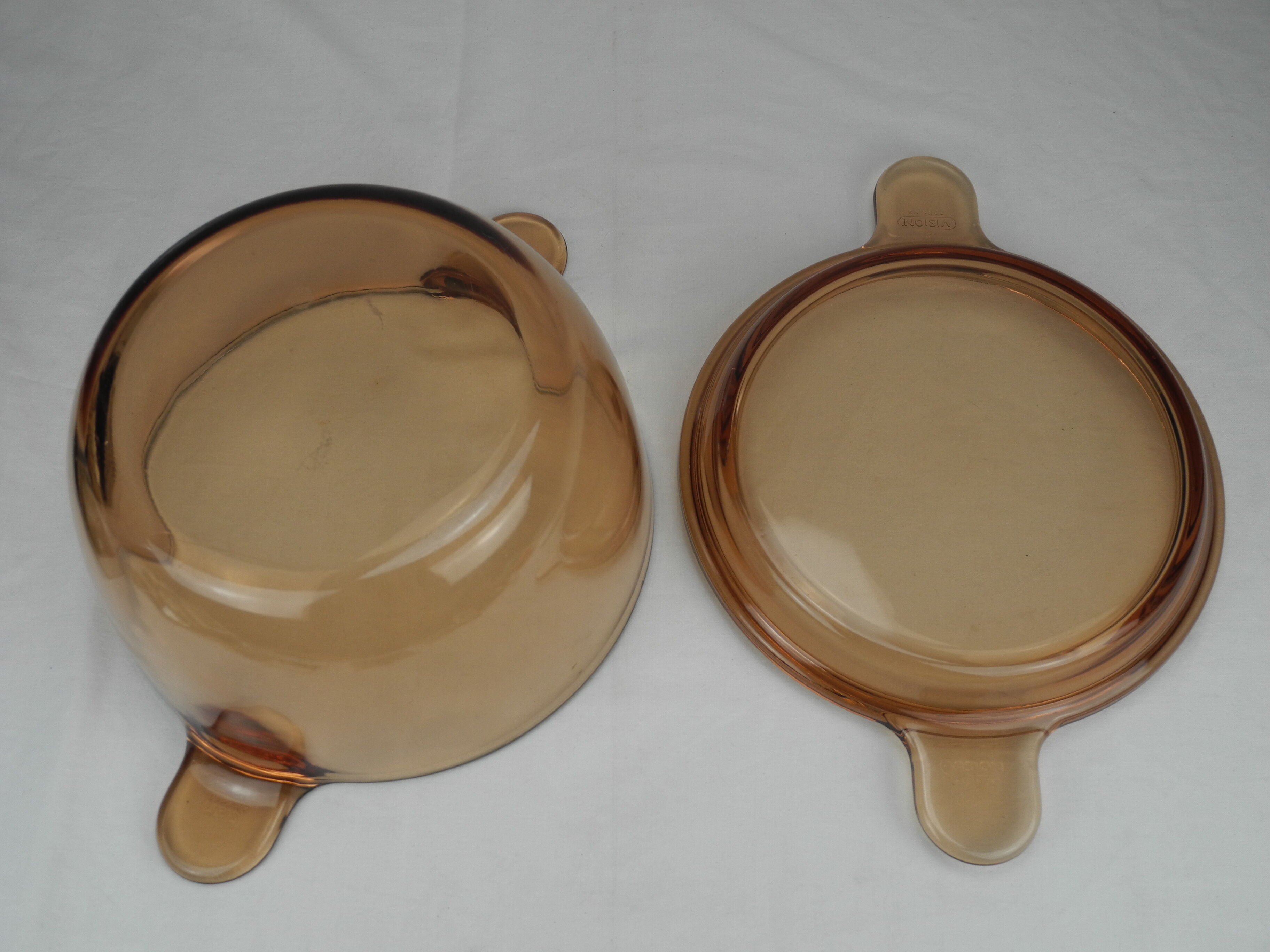 Old amber vision flat casserole dish 2.5l