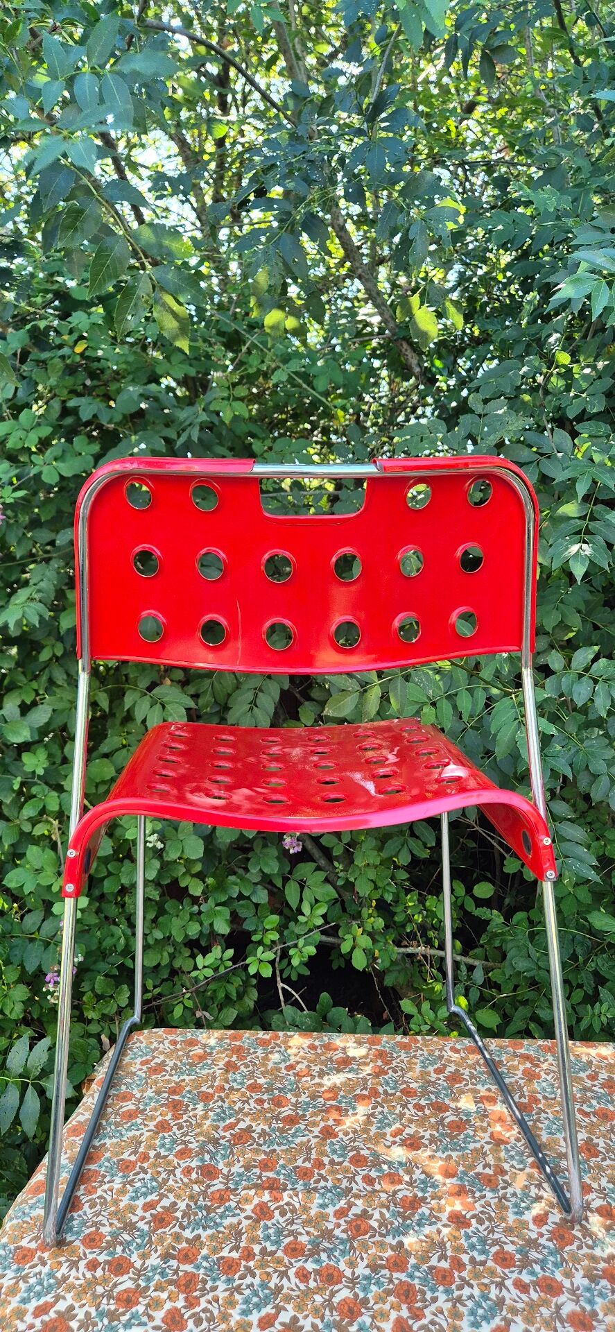Omstak chair by Rodney Kinsman, vintage red metal.