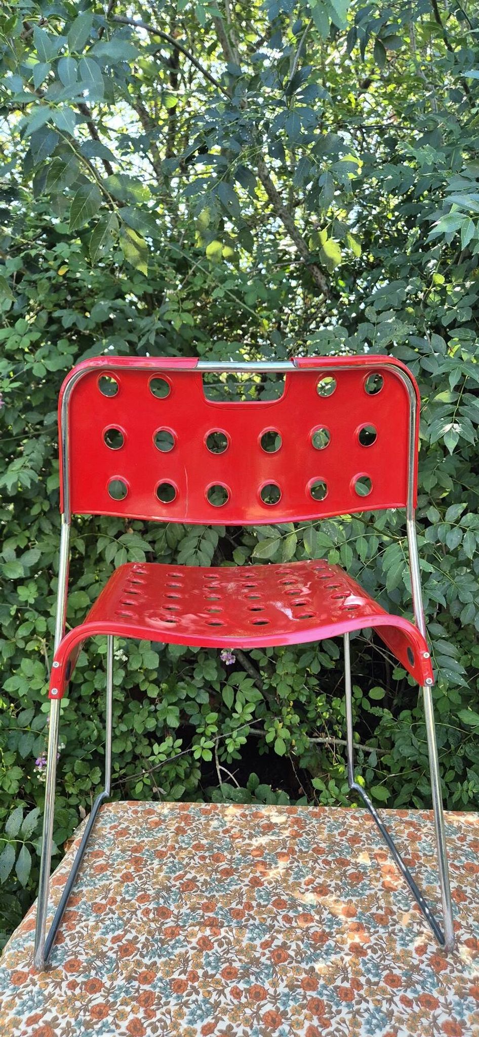 Omstak chair by Rodney Kinsman, vintage red metal.