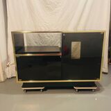 Buffet, meuble Hi-fi laqué noir et laiton par Roche Bobois, circa 1970