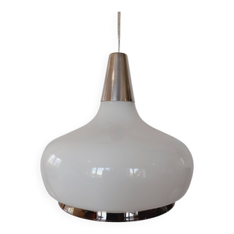 Suspension vintage, globe opaline blanche.