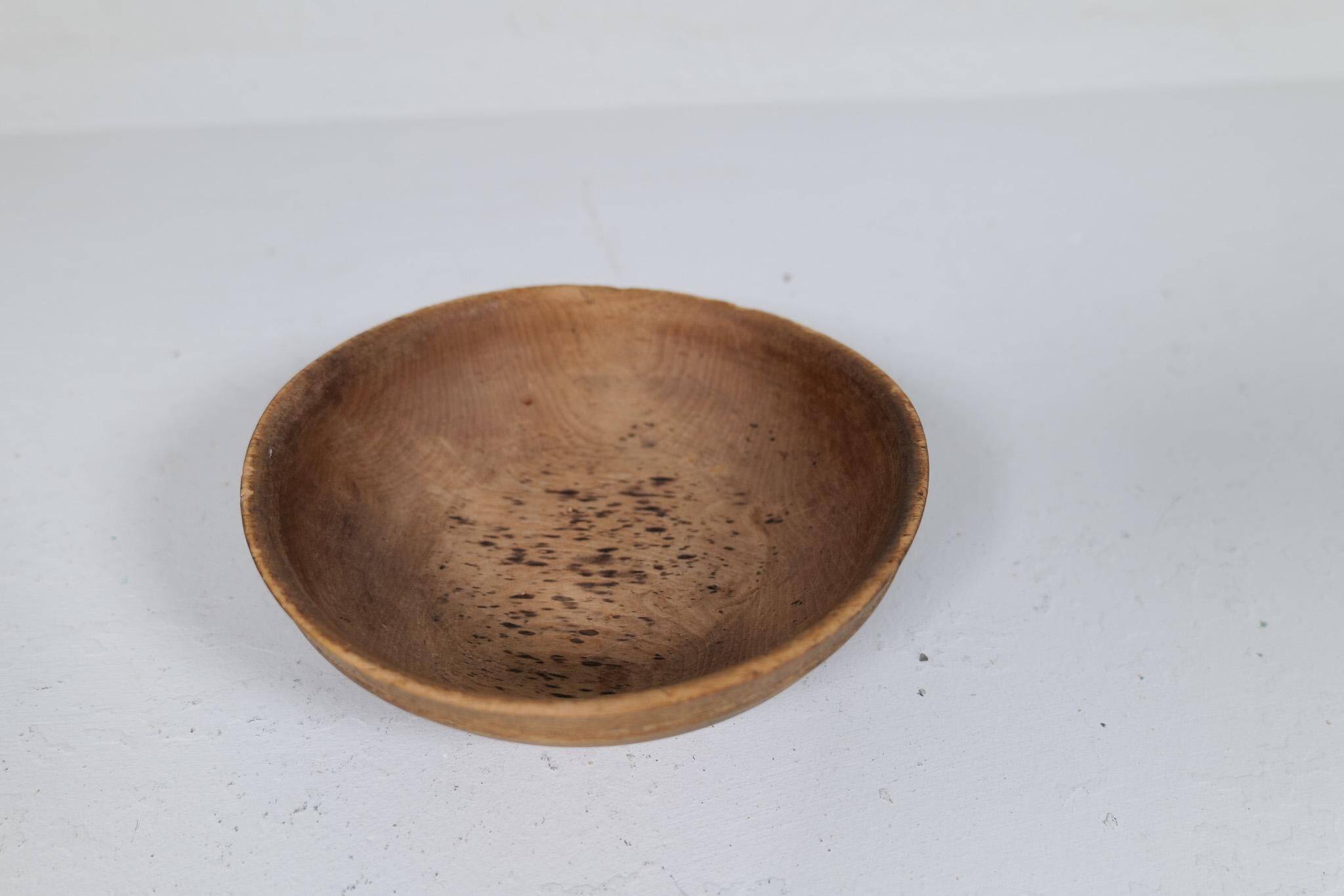 Swedish folk art, unique set of 2 farmer's bowls from the 19th century.