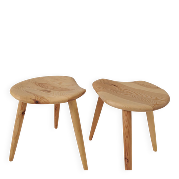 Paire de tabourets sculpturaux moderne du milieu du siècle en pin par Norsk Husflid 1960s Norvège