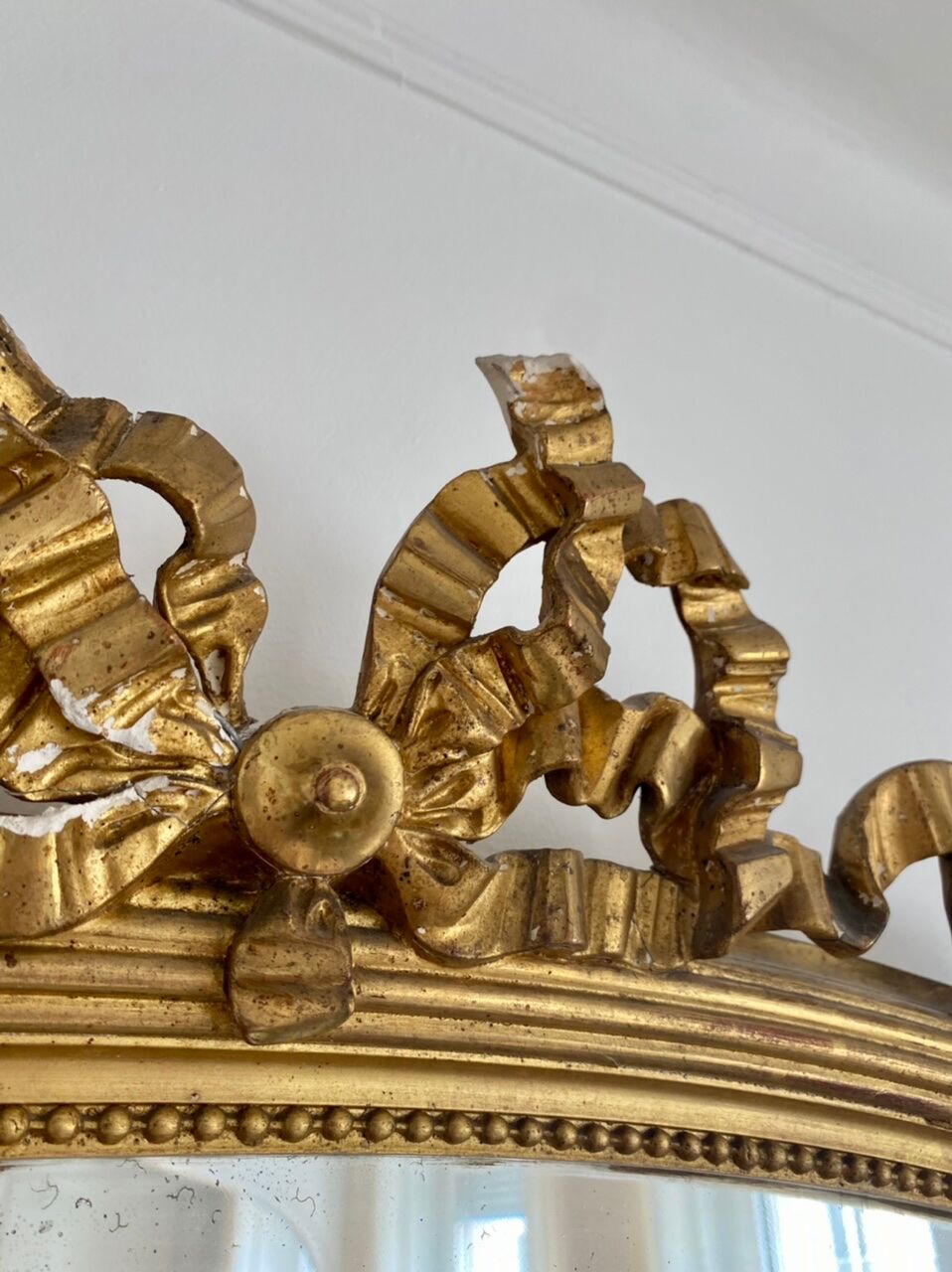 Louis XVI mirror, 19th century, gilded with sheet 136x88cm