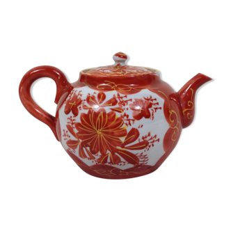 Individual Chinese porcelain teapot