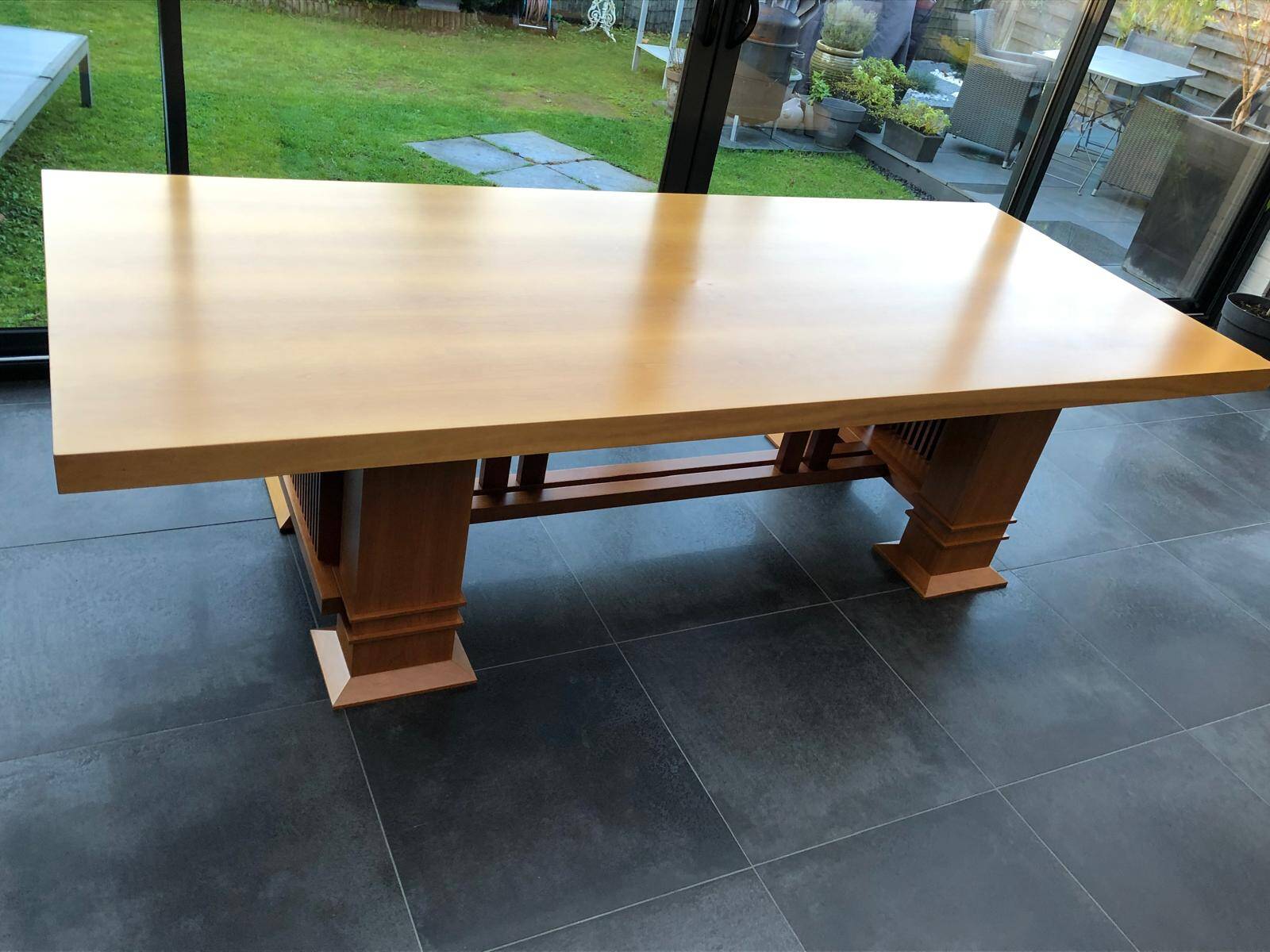 Table Allen 605 par Frank Lloyd Wright produite par Cassina