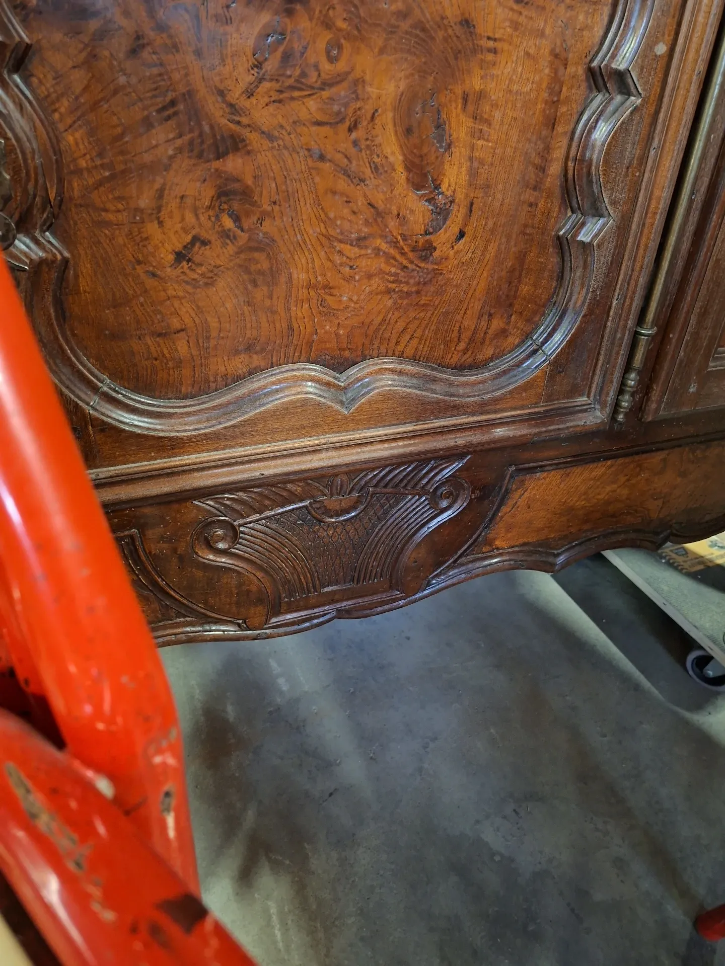 Display cabinet bookshelf in Louis XV style