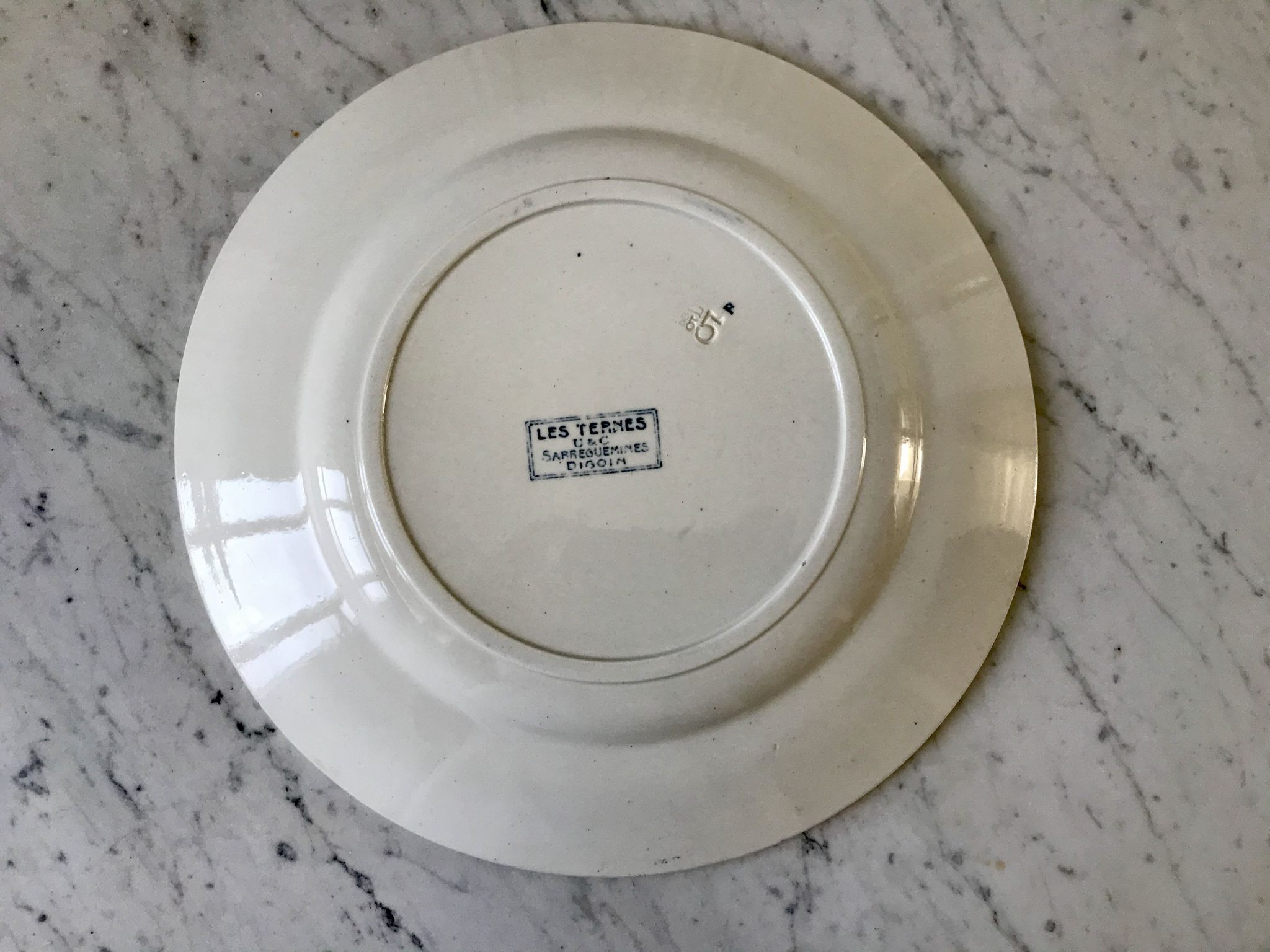 round dish in blue Iron Earth U&C Digoin Sarreguemines model Les Ternes late 19th century