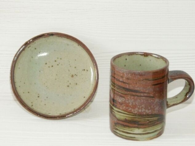 Lot 4 cups and saucers sandstone, 70s