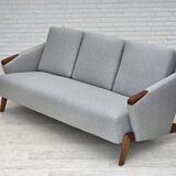 Design danois par Arne Hovmand-Olsen, canapé 3 places modèle 490, refait à neuf.