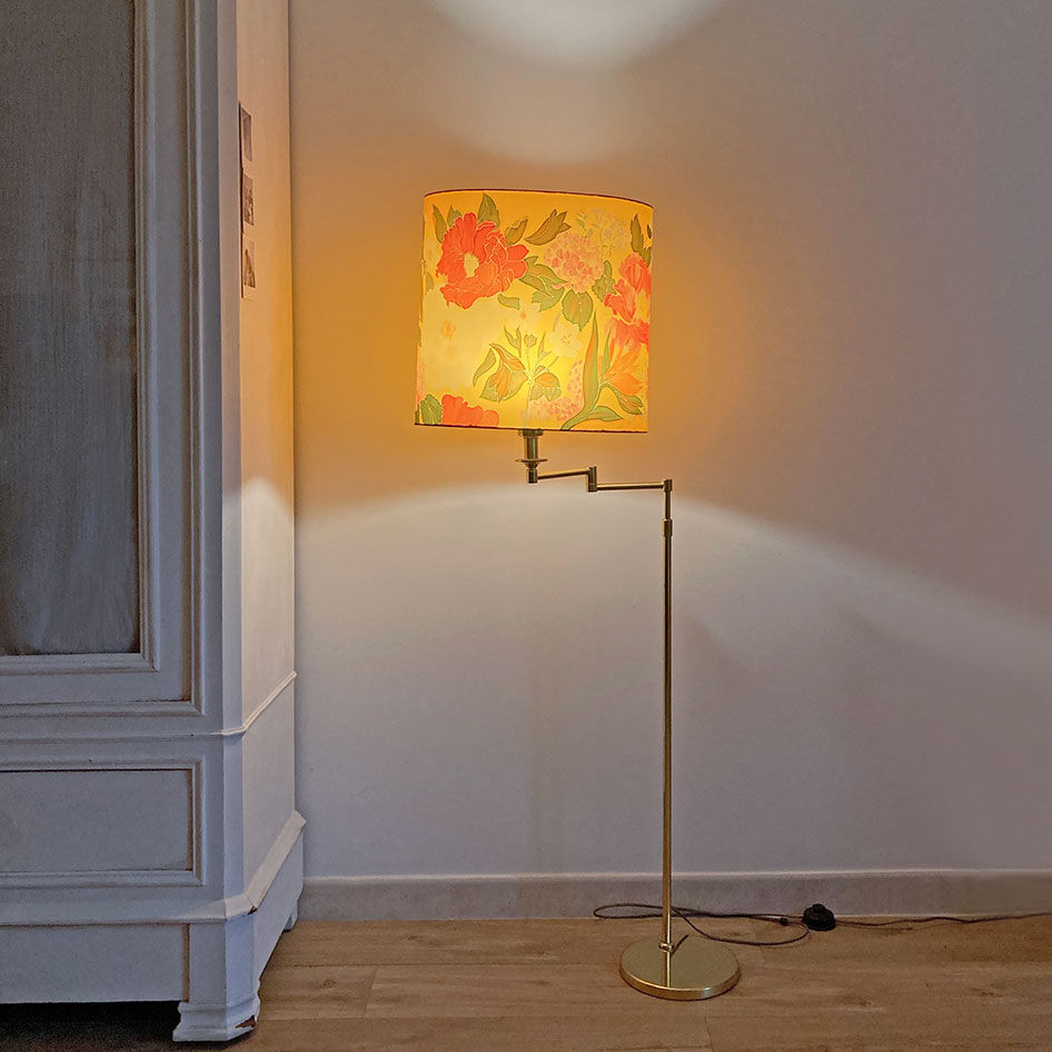 Brass e-reader floor lamp