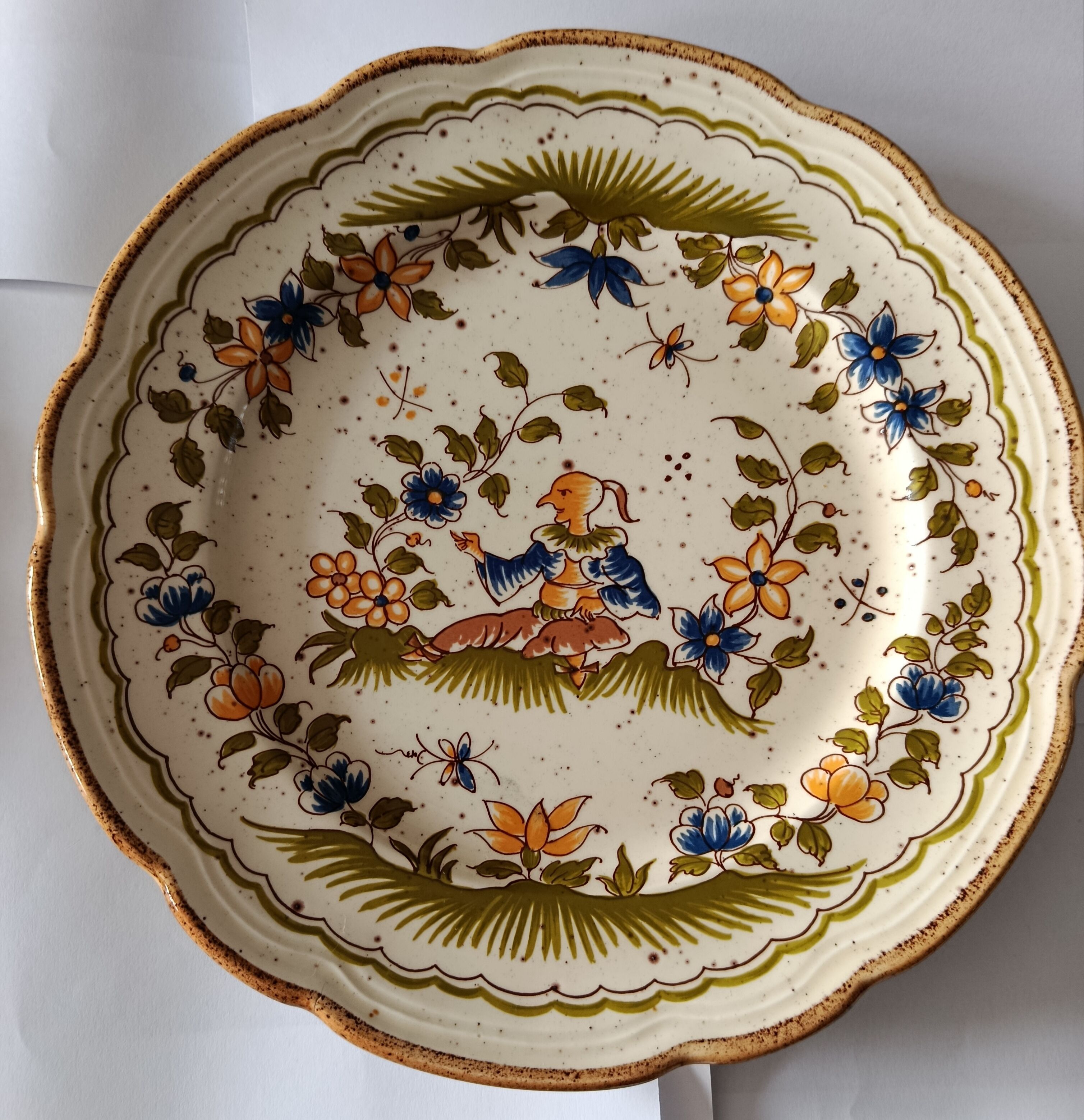 Vase and plates Old Moustiers