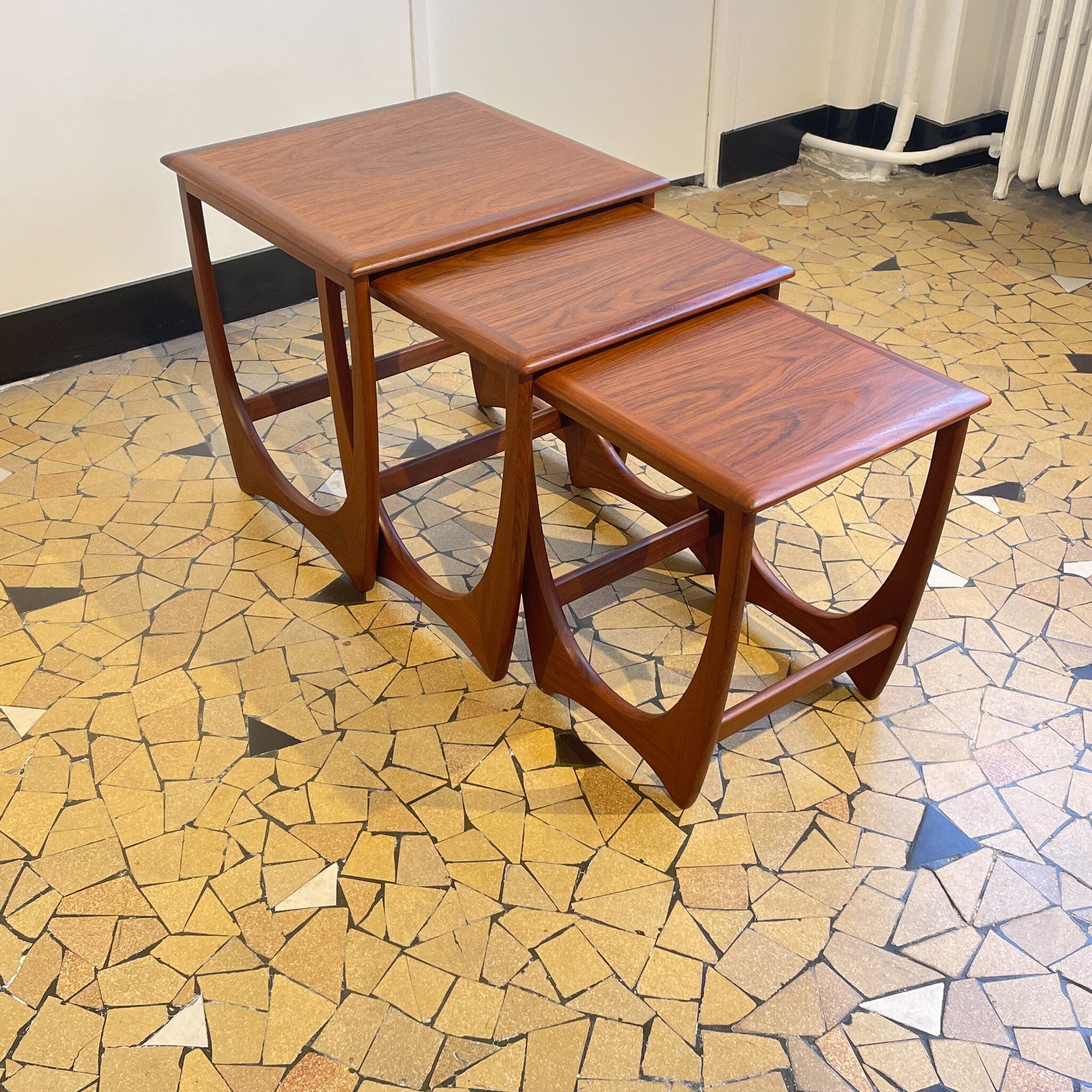 Teak trundle coffee table