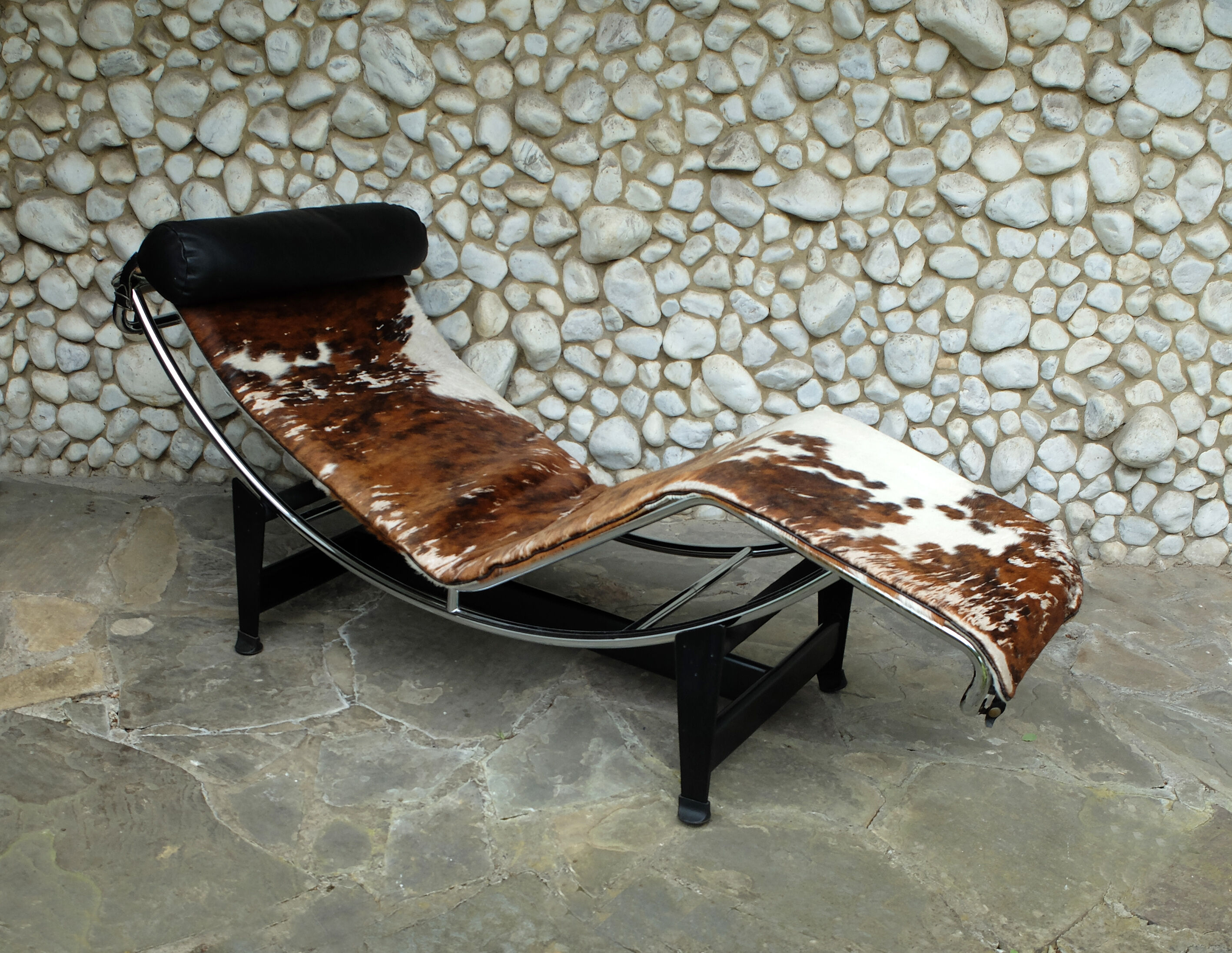 Lounge chair LC4 Cassina by Charlotte Perriand, Le Corbusier and Pierre Jeanneret Vintage 1960s