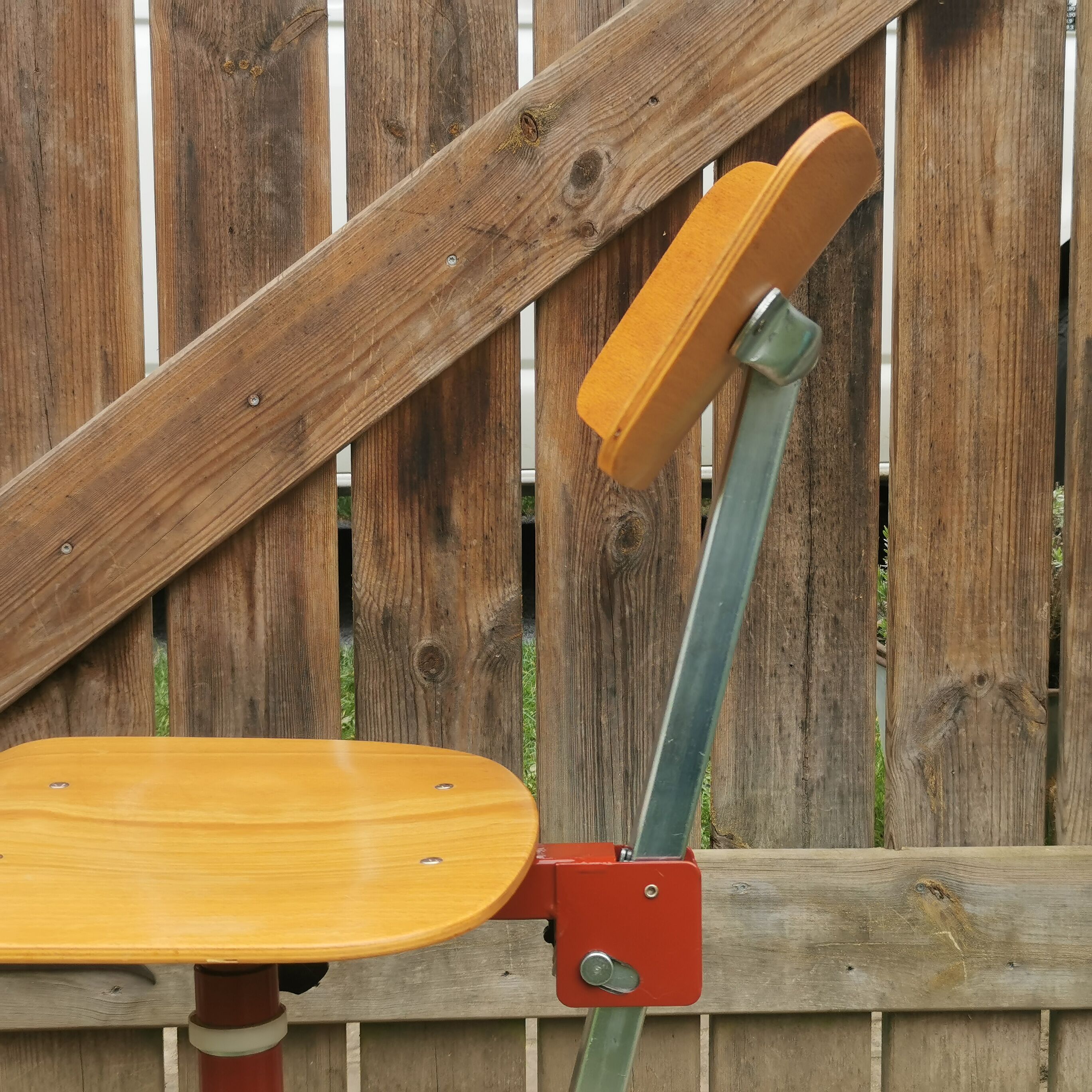 Swivel workshop chair