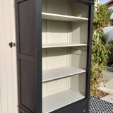 Library / Shelf