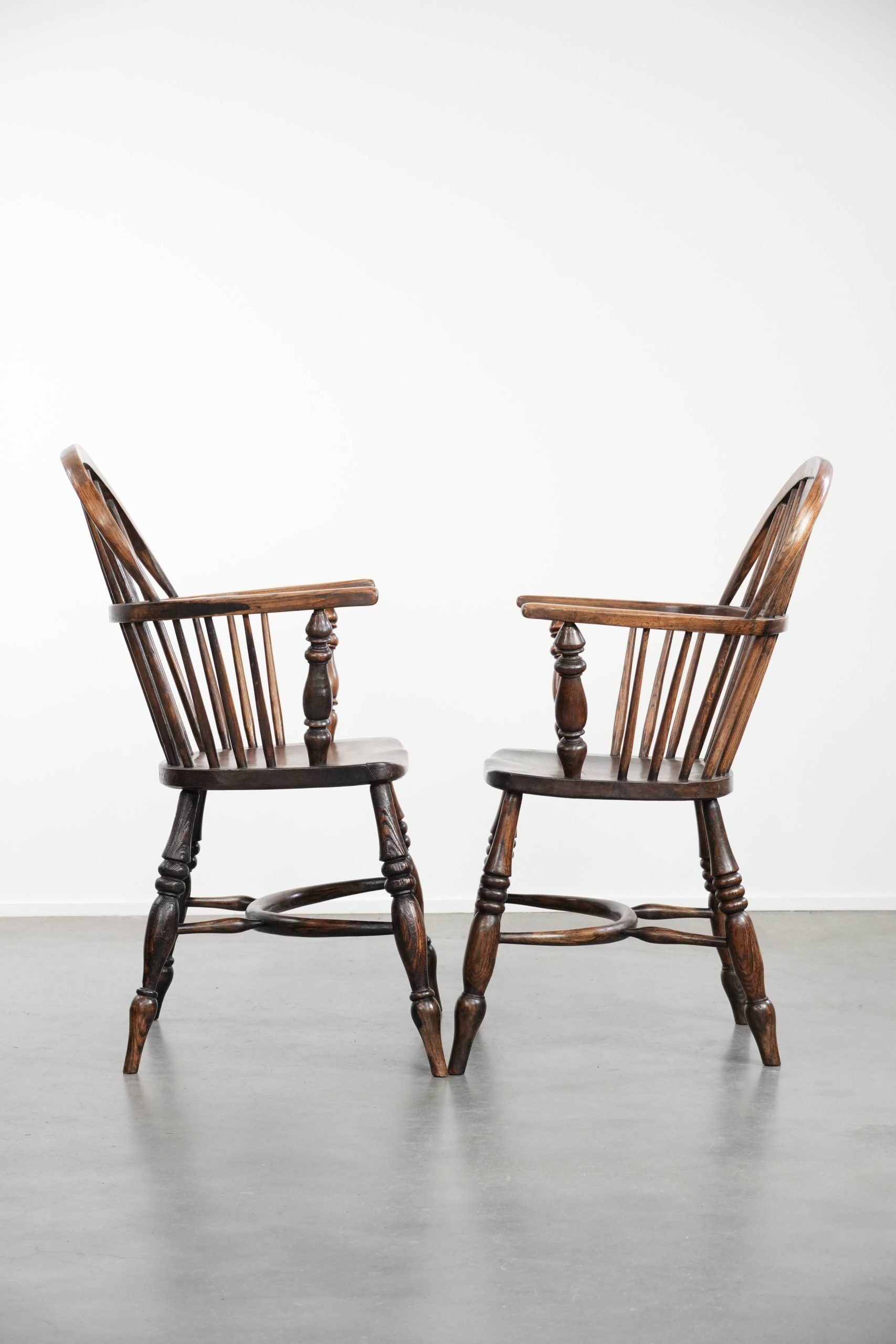 English antique set of 2 Windsor chairs with character, beautiful colouring